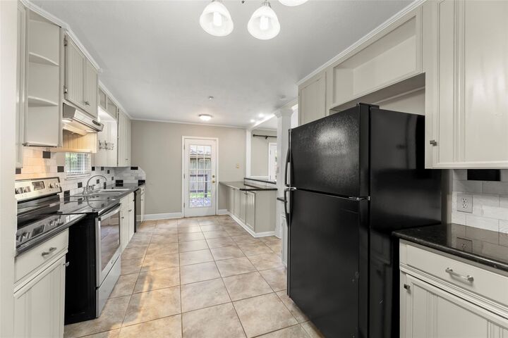 Property Photo: 8106 Lorrie Drive TX 77025