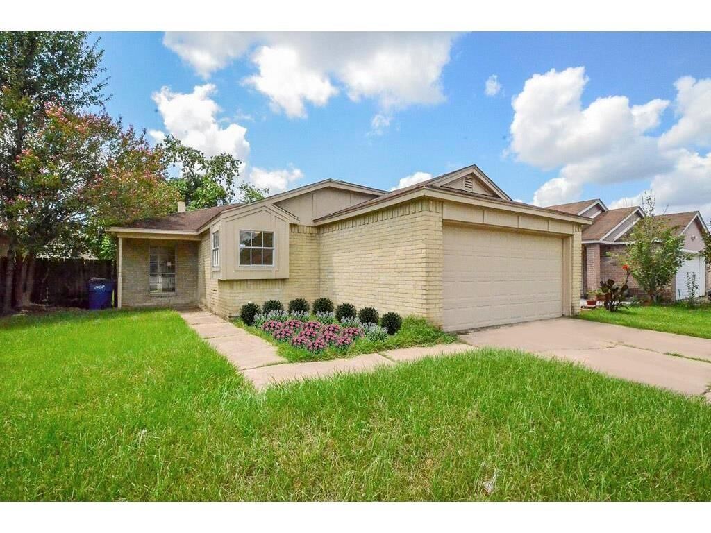 Property Photo:  7611 Shaddock Drive  TX 77041 