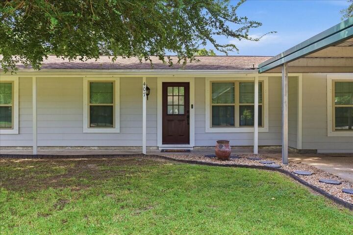 Property Photo:  407 Cypress Avenue  TX 77665 