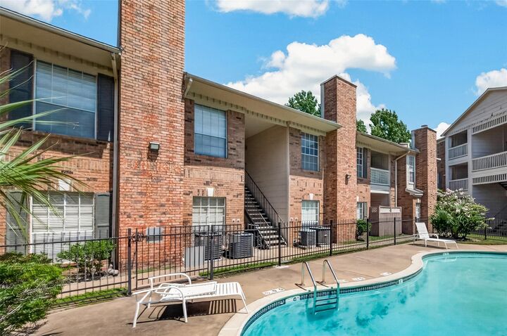 Property Photo:  2626 Holly Hall Street 1211  TX 77054 