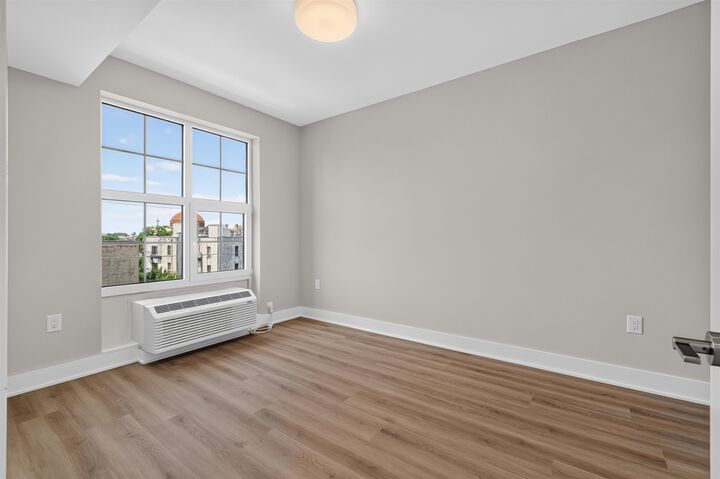 Property Photo: 72 Vroom St 401 NJ 07306