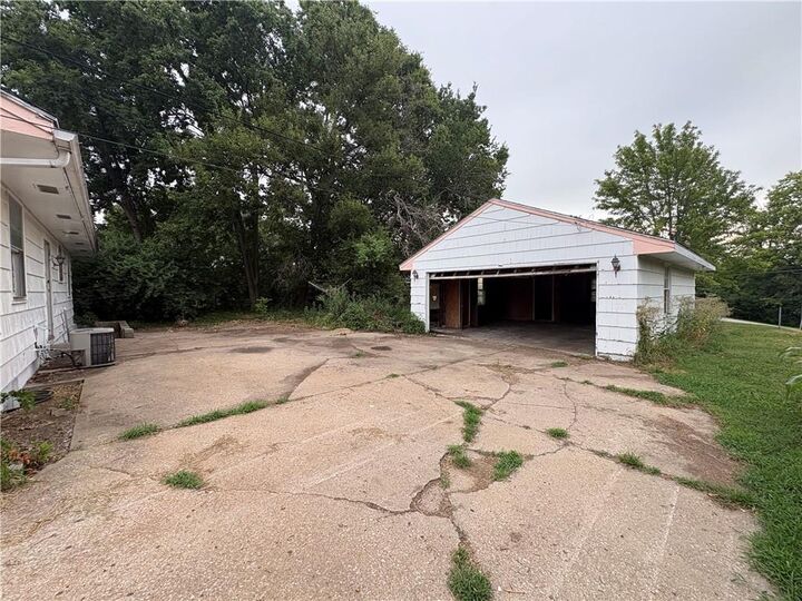 Property Photo: 5049 N Brighton Avenue MO 64119