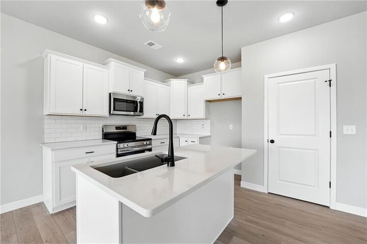 Property Photo: 12506 S White Ash Lane MO 64086