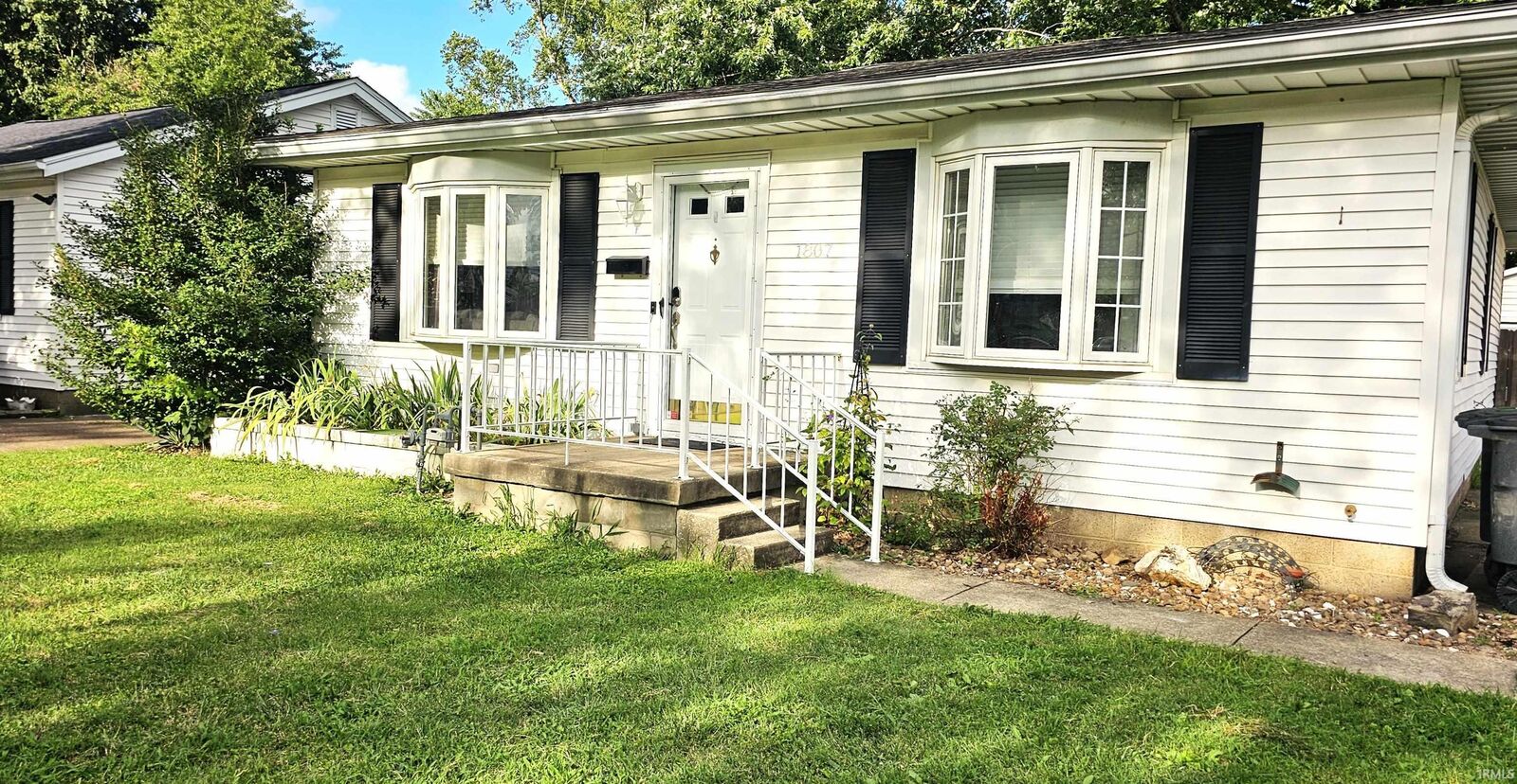 Property Photo:  1807 N Saint James Boulevard  IN 47711 