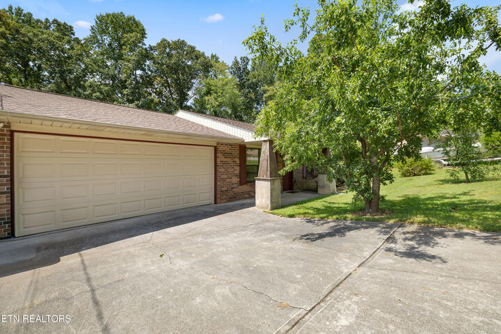 Property Photo: 6007 Bridge Garden Rd TN 37912