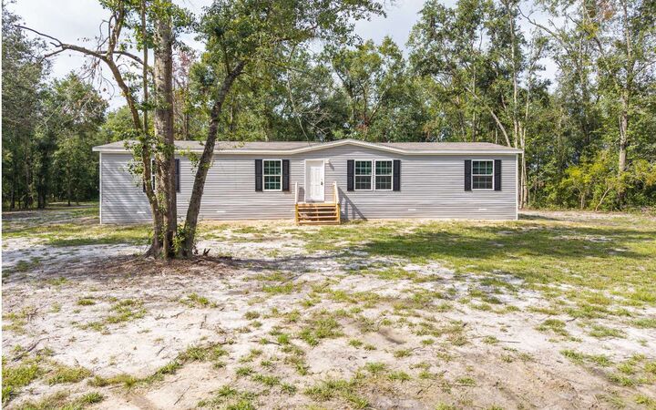 Property Photo:  