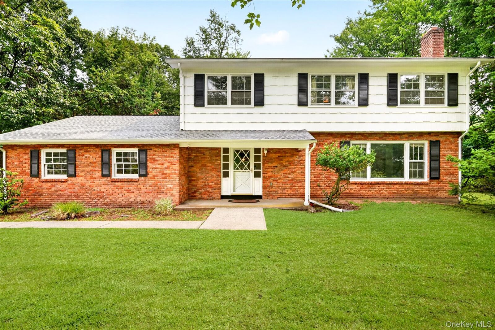Property Photo:  2 Laura Lane  NY 10977 