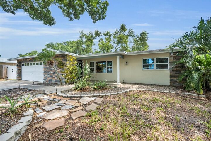 Property Photo:  13760 87th Place  FL 33776 