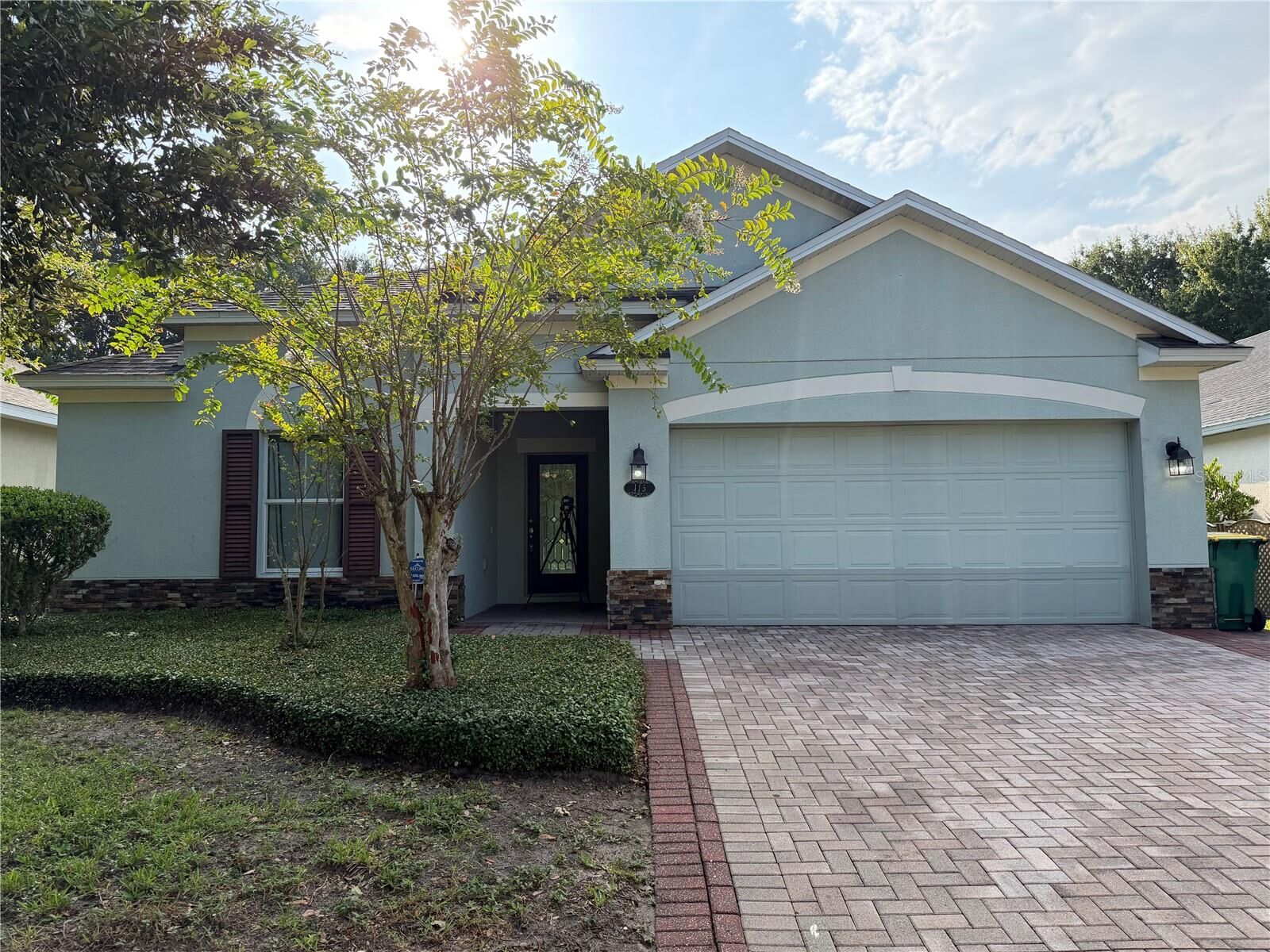 Property Photo: 115 Gladesdown Court FL 32724