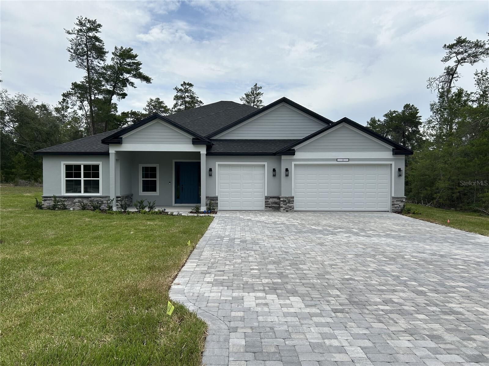 Property Photo:  2409 W Newhope Lane  FL 34434 