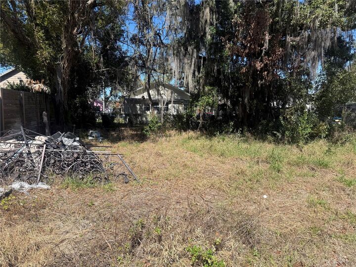 Property Photo: 669 W Comstock Avenue FL 32789