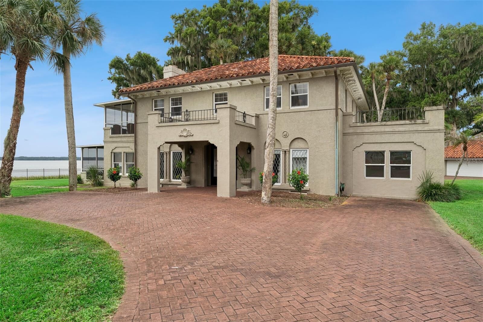 Property Photo: 801 Lake Shore Drive FL 34748