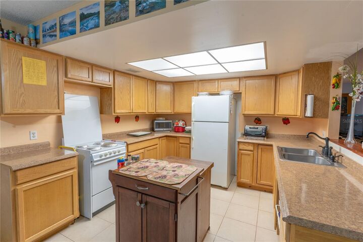 Property Photo: 1329 Herndon Avenue FL 32725