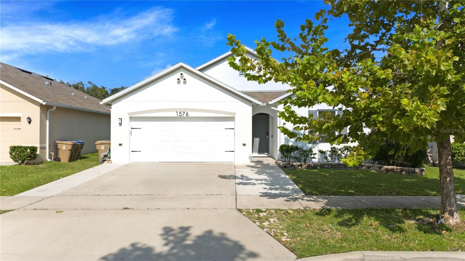 Property Photo: 1576 Diamond Loop Drive FL 34744