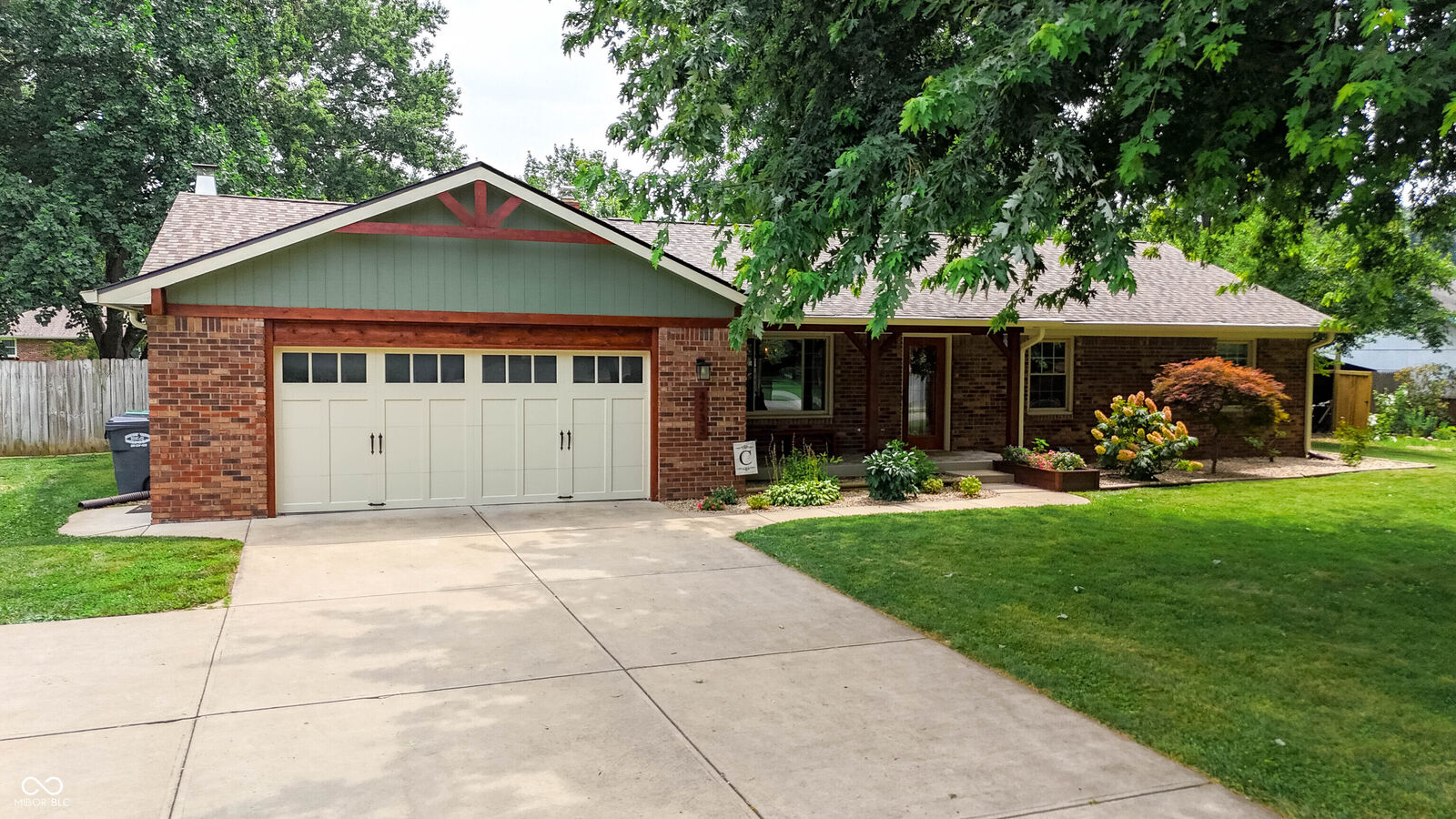 Property Photo: 4233 W Fairview Road IN 46142