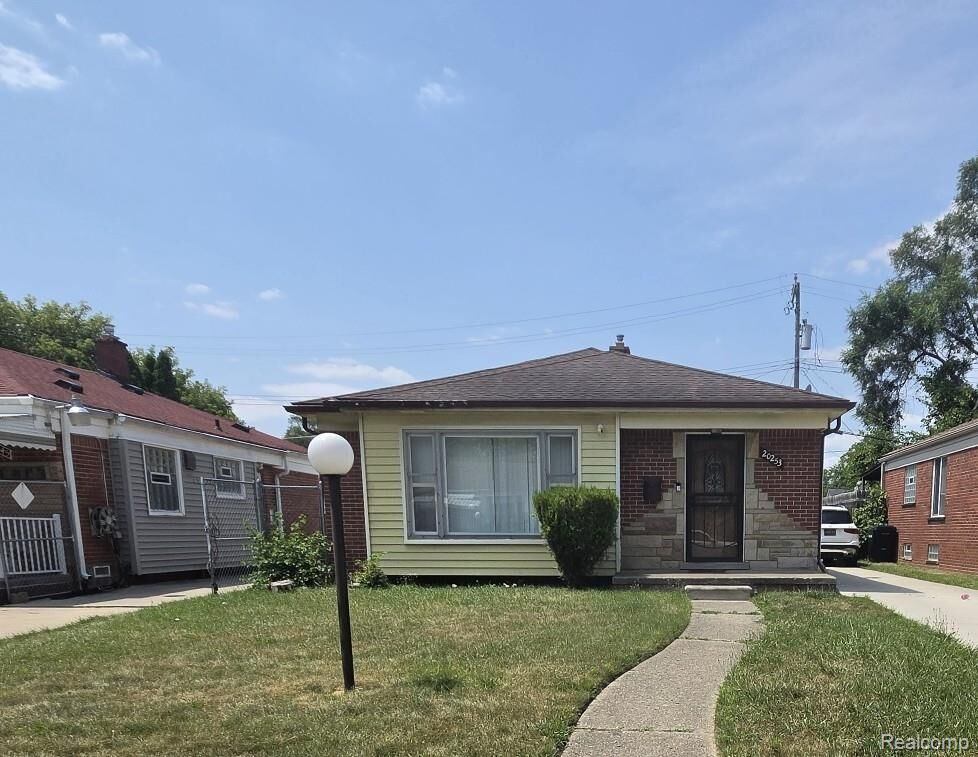 Property Photo: 20253 Plainview Avenue MI 48219 1415