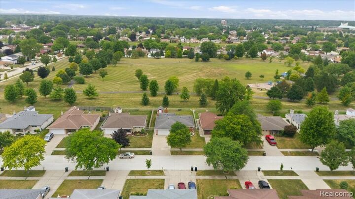 Property Photo:  13605 Ascot Drive  MI 48312 4107 