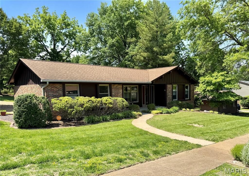 Property Photo:  660 Hunters Ridge Drive  MO 63135 