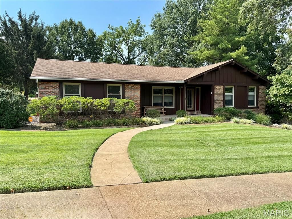 Property Photo:  660 Hunters Ridge Drive  MO 63135 