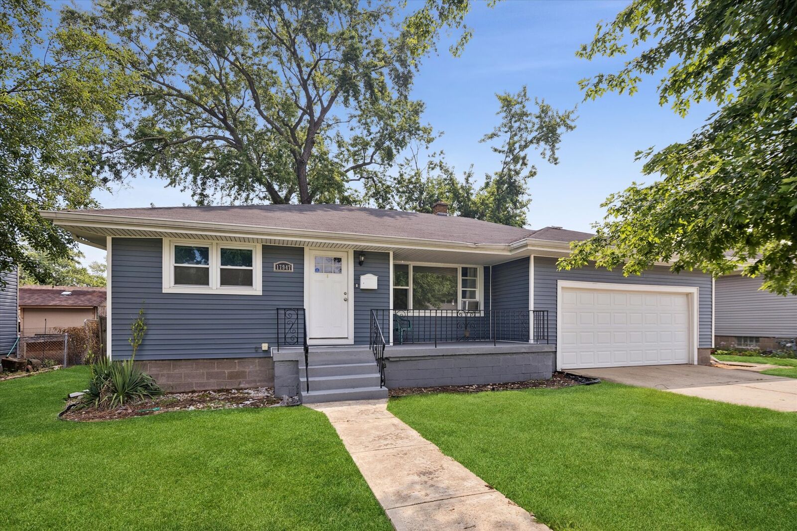 Property Photo: 17947 William Street IL 60438