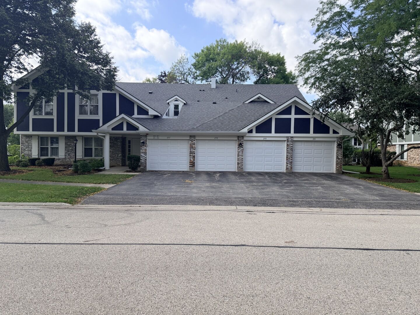 Property Photo:  251 Coventry Circle 251  IL 60061 