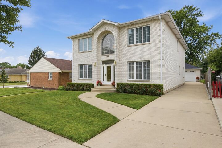 Property Photo:  7806 N Octavia Avenue  IL 60714 