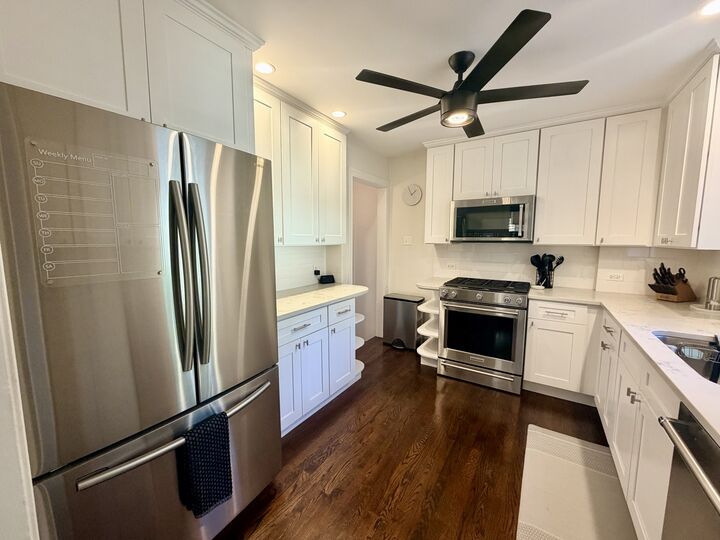 Property Photo: 9439 S Saint Louis Avenue IL 60805