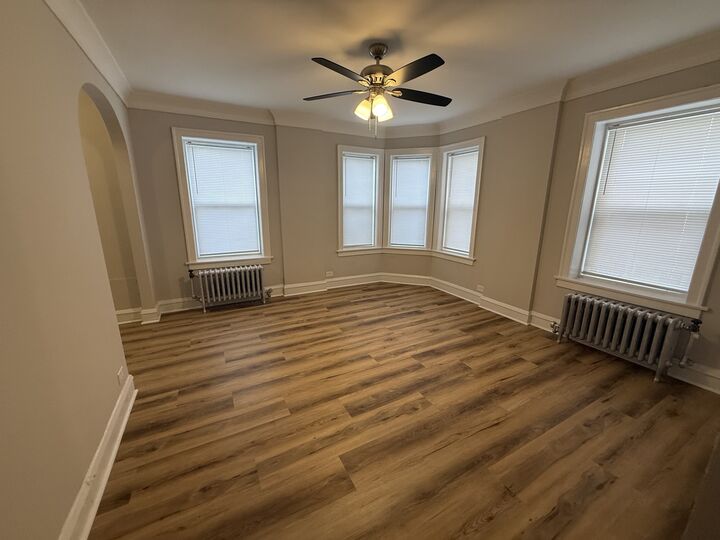 Property Photo: 6748 N Ashland Avenue 205 IL 60626
