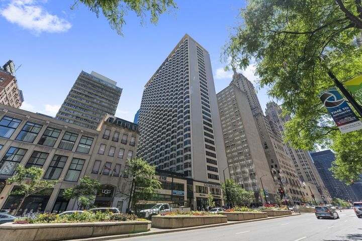 Property Photo: 535 N Michigan Avenue 909 IL 60611