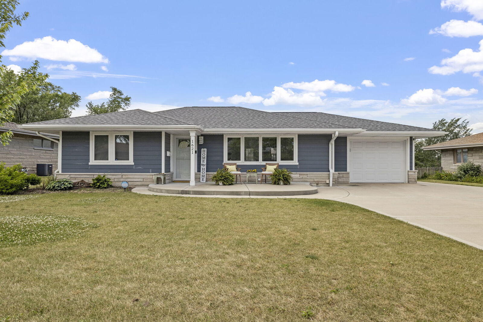 Property Photo: 1621 Barthelone Street IL 60403