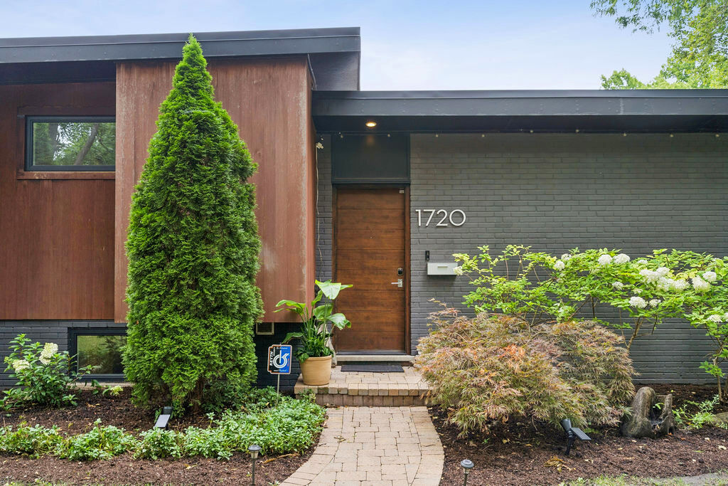 Property Photo: 1720 Washington Street IL 60202
