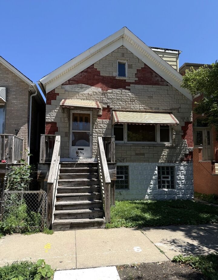 Property Photo:  3717 S Parnell Avenue  IL 60609 