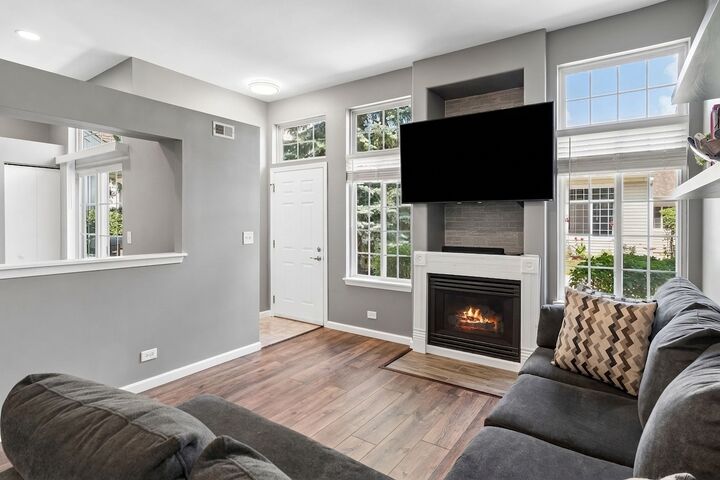 Property Photo: 319 E Victoria Circle 319 IL 60542