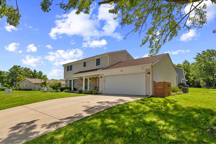Property Photo:  407 N Braintree Drive  IL 60194 