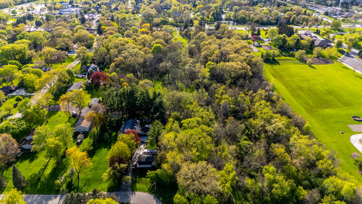 Property Photo:  1001 N Hunt Club Road  IL 60031 