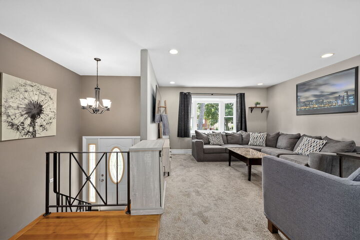 Property Photo:  637 S Beverly Avenue  IL 60101 