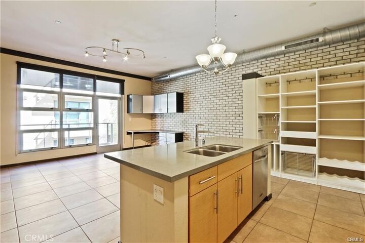 Property Photo: 133 The Promenade N 311 CA 90802