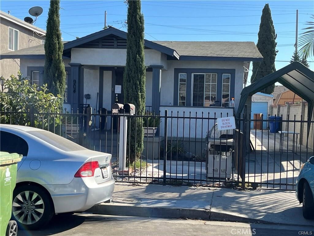 Property Photo: 904 E 52nd Place CA 90011