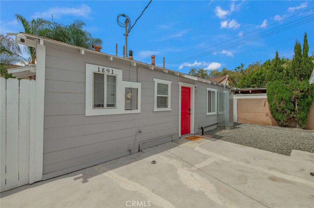 Property Photo:  1891 Saint Louis  CA 90755 