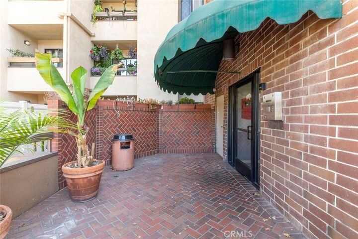 Property Photo:  460 Oak  CA 91204 