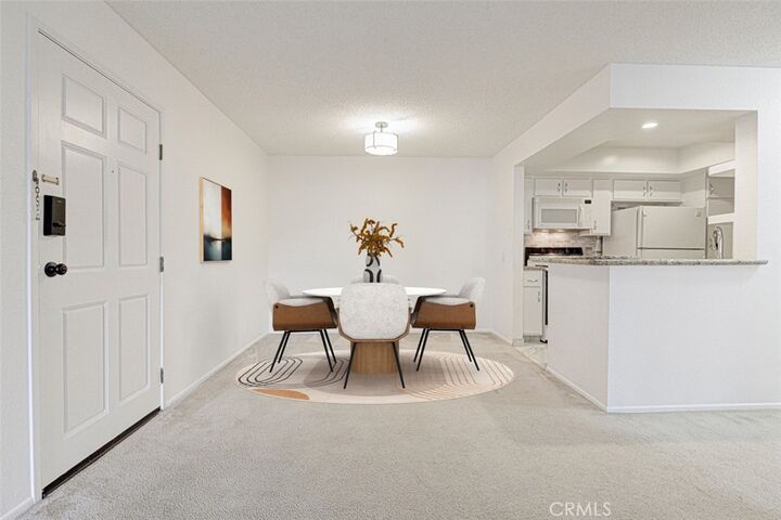 Property Photo:  460 Oak Street 203  CA 91204 