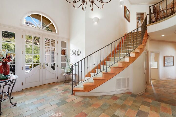 Property Photo:  6 Via Cancha  CA 92673 