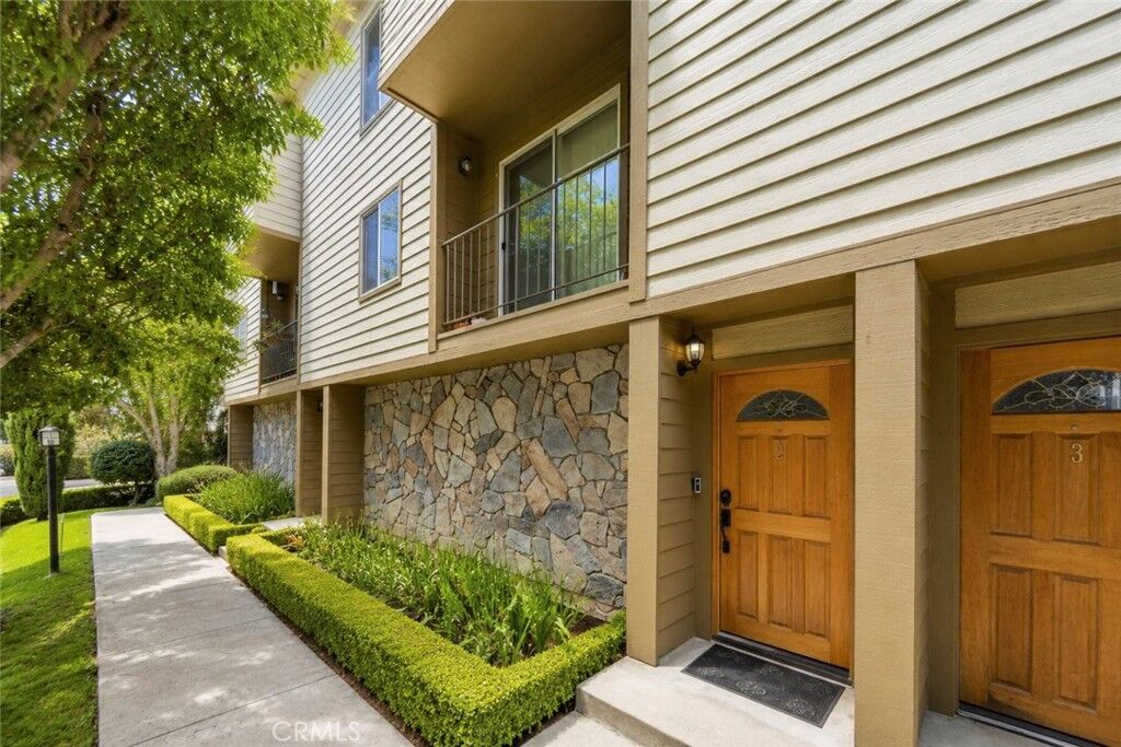 Property Photo:  1245 E California Avenue 2  CA 91206 
