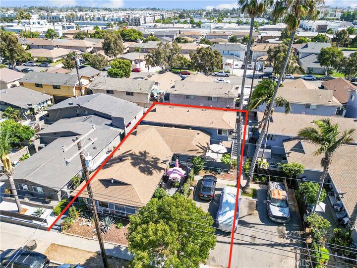 Property Photo:  735 W 18th  CA 92627 