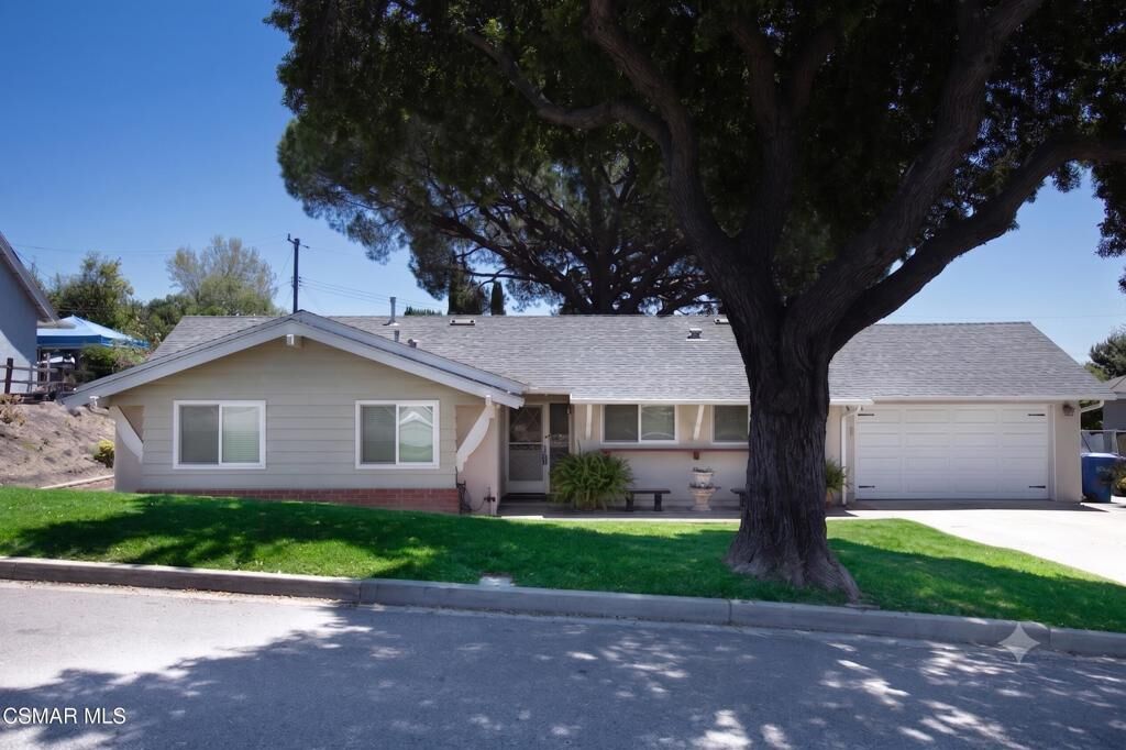 Property Photo:  1456 Calle Morera  CA 91360 