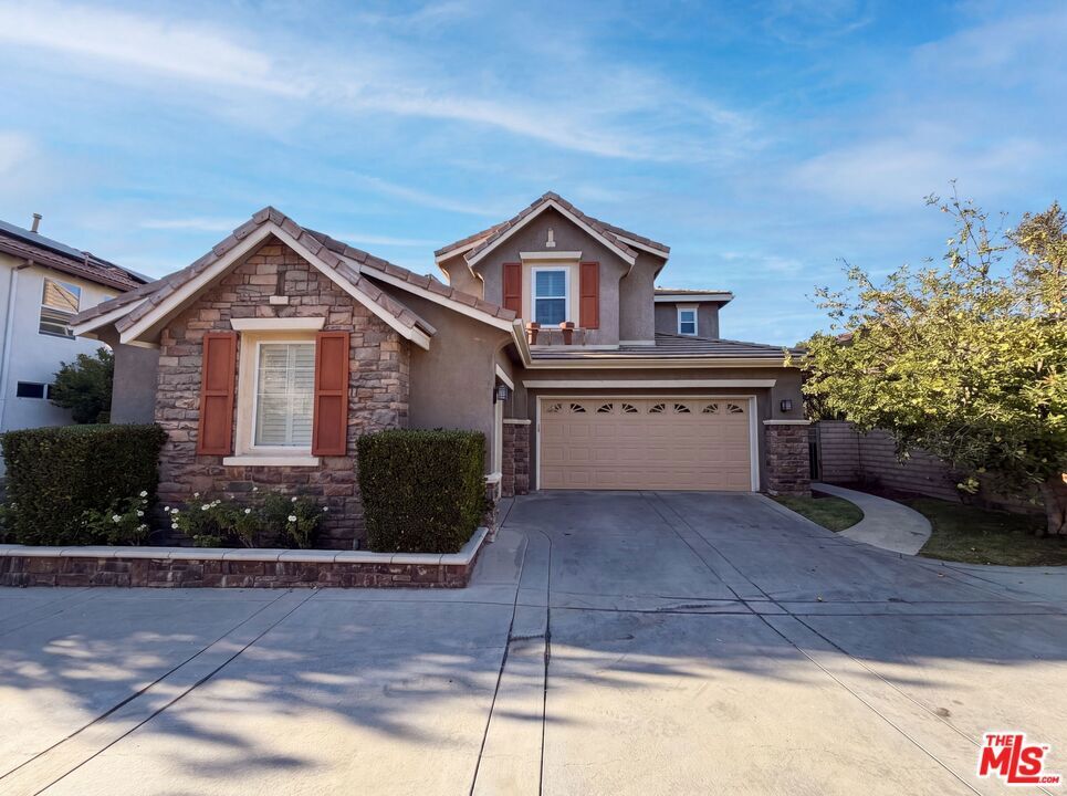 Property Photo: 25701 Chestnut Way CA 91381