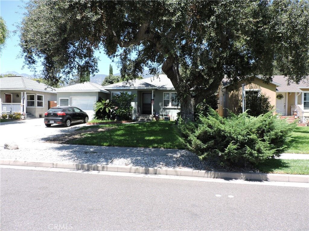 Property Photo:  821 Oakdale  CA 91016 