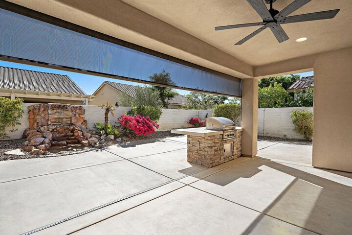 Property Photo:  40832 Calle Santa Cruz  CA 92203 