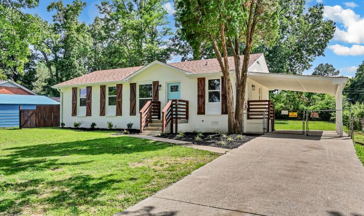 Property Photo: 824 Garrettsburg Rd TN 37042