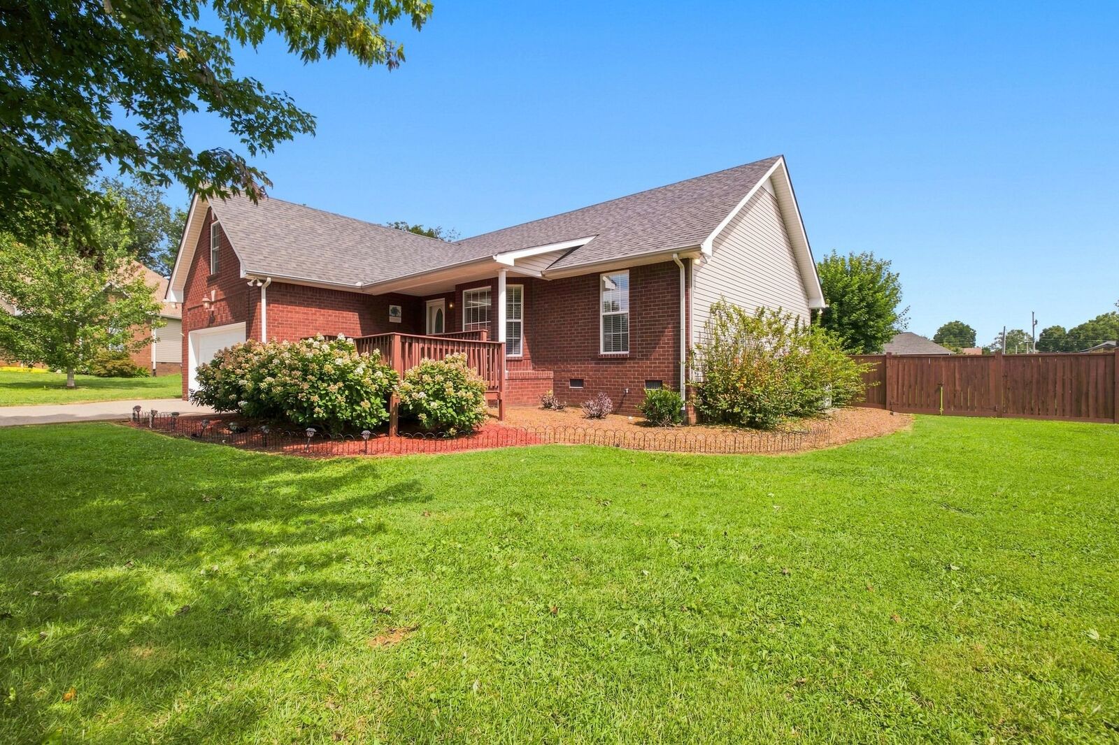 Property Photo:  106 Teton Ct  TN 37148 